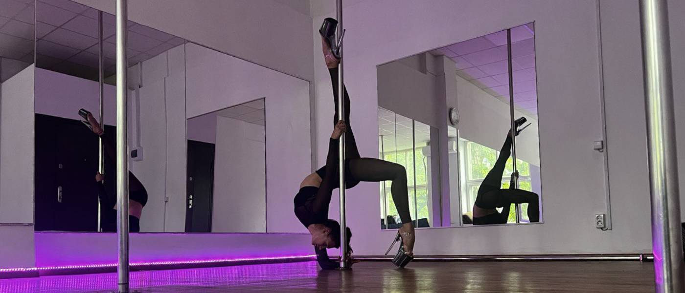 Pole dance photo